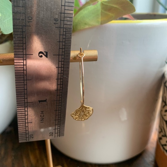 ✨NWT ✨18K Gold Hoop with Gingko Leaf Charm, Minimal Bohemian Earrings - Picture 9 of 11